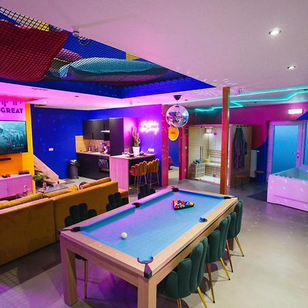 Capsule Boogie-Woogie - Jacuzzi - Sauna - Billard - Jeux - Ecran Geant - Filet Suspendu - Netflix La Louvière Buitenkant foto