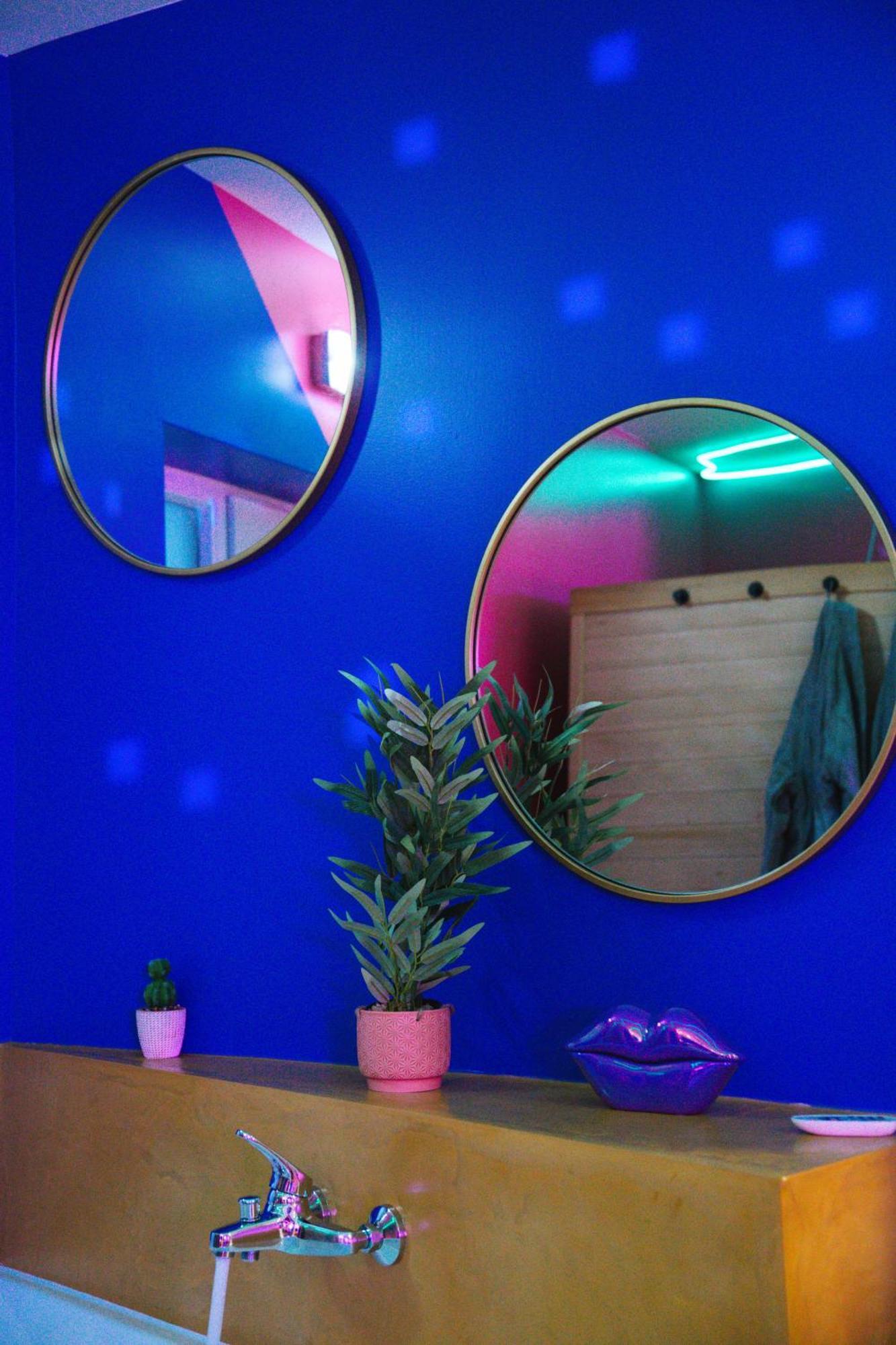 Capsule Boogie-Woogie - Jacuzzi - Sauna - Billard - Jeux - Ecran Geant - Filet Suspendu - Netflix La Louvière Buitenkant foto
