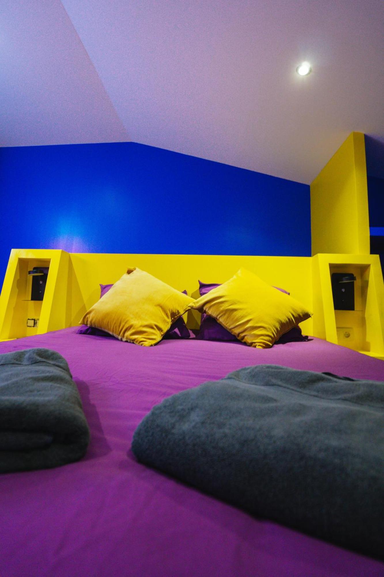 Capsule Boogie-Woogie - Jacuzzi - Sauna - Billard - Jeux - Ecran Geant - Filet Suspendu - Netflix La Louvière Buitenkant foto