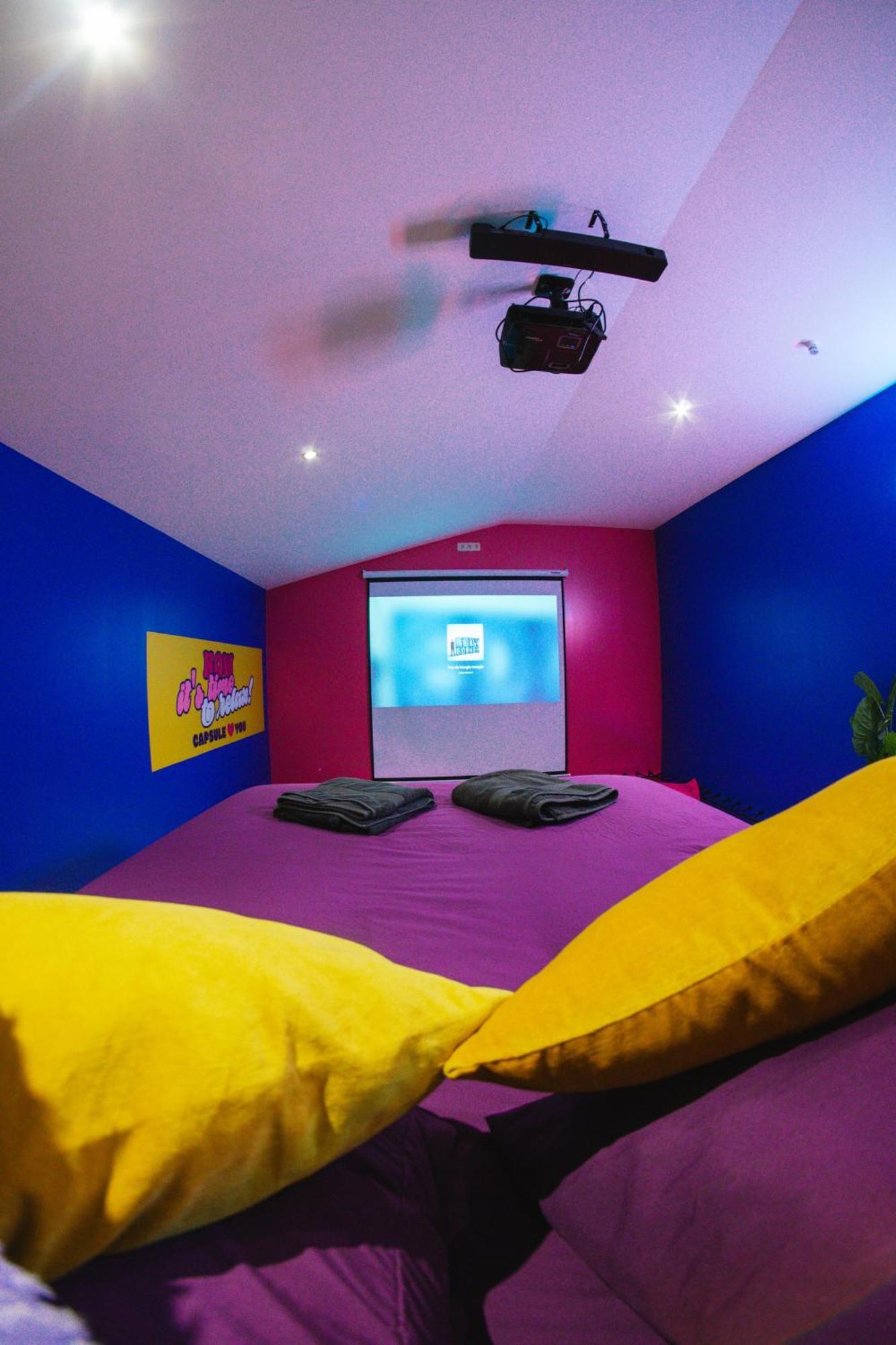 Capsule Boogie-Woogie - Jacuzzi - Sauna - Billard - Jeux - Ecran Geant - Filet Suspendu - Netflix La Louvière Buitenkant foto