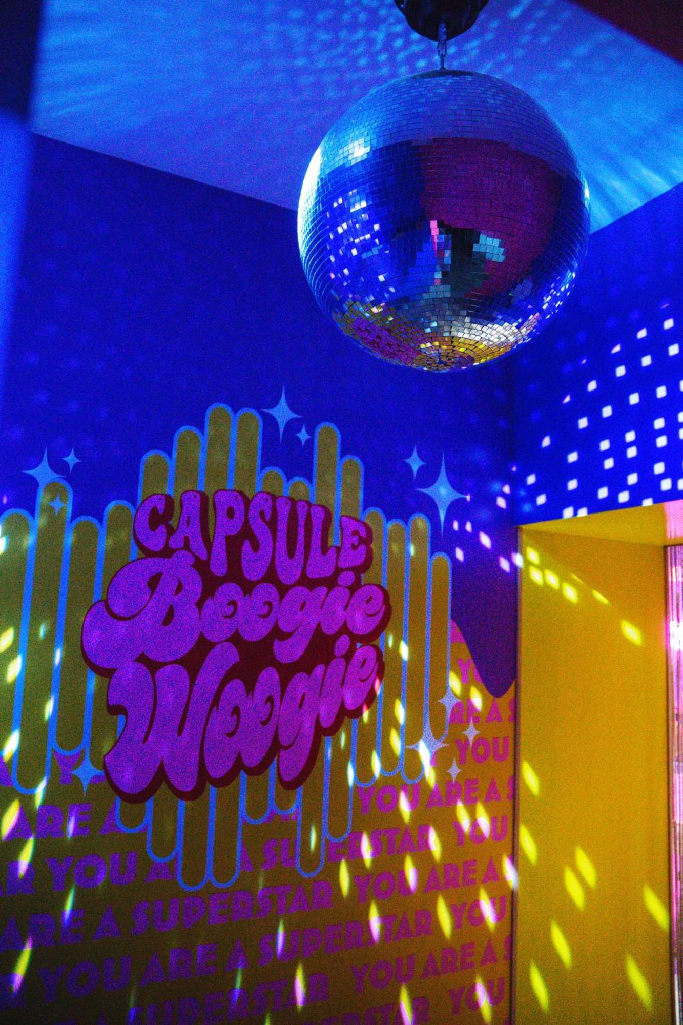Capsule Boogie-Woogie - Jacuzzi - Sauna - Billard - Jeux - Ecran Geant - Filet Suspendu - Netflix La Louvière Buitenkant foto