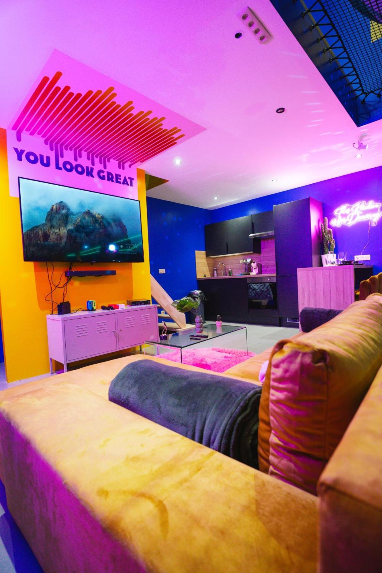 Capsule Boogie-Woogie - Jacuzzi - Sauna - Billard - Jeux - Ecran Geant - Filet Suspendu - Netflix La Louvière Buitenkant foto