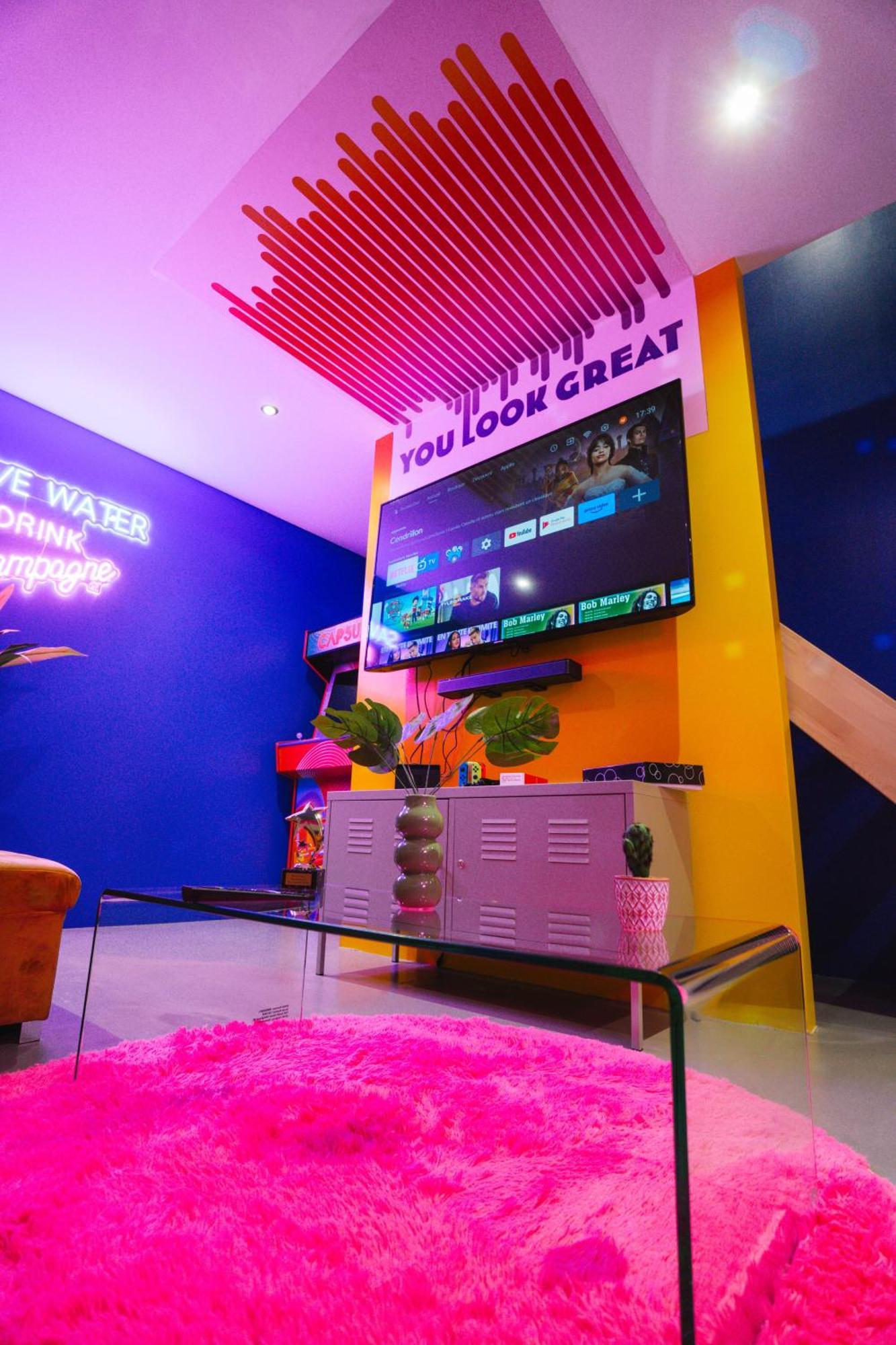 Capsule Boogie-Woogie - Jacuzzi - Sauna - Billard - Jeux - Ecran Geant - Filet Suspendu - Netflix La Louvière Buitenkant foto