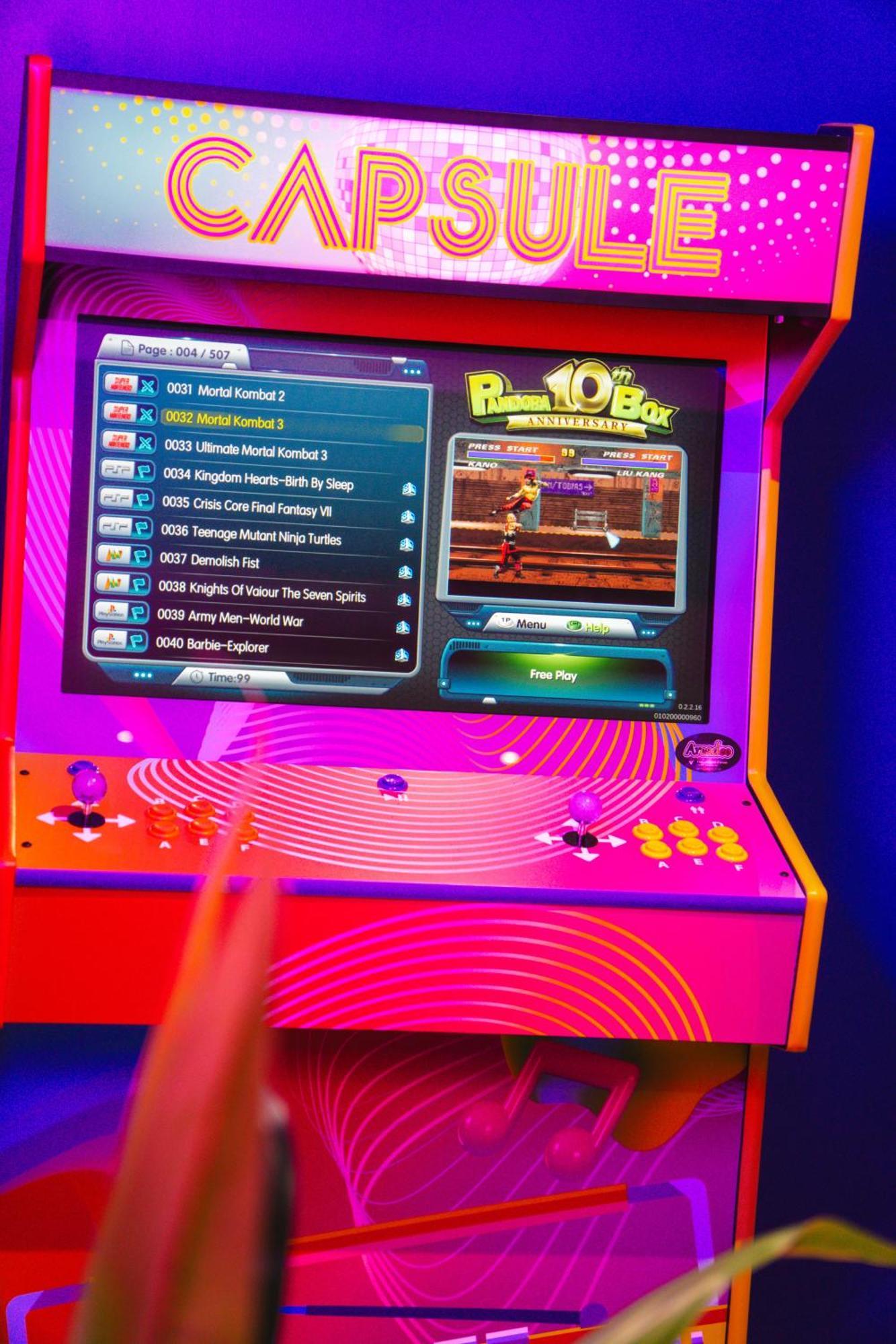 Capsule Boogie-Woogie - Jacuzzi - Sauna - Billard - Jeux - Ecran Geant - Filet Suspendu - Netflix La Louvière Buitenkant foto
